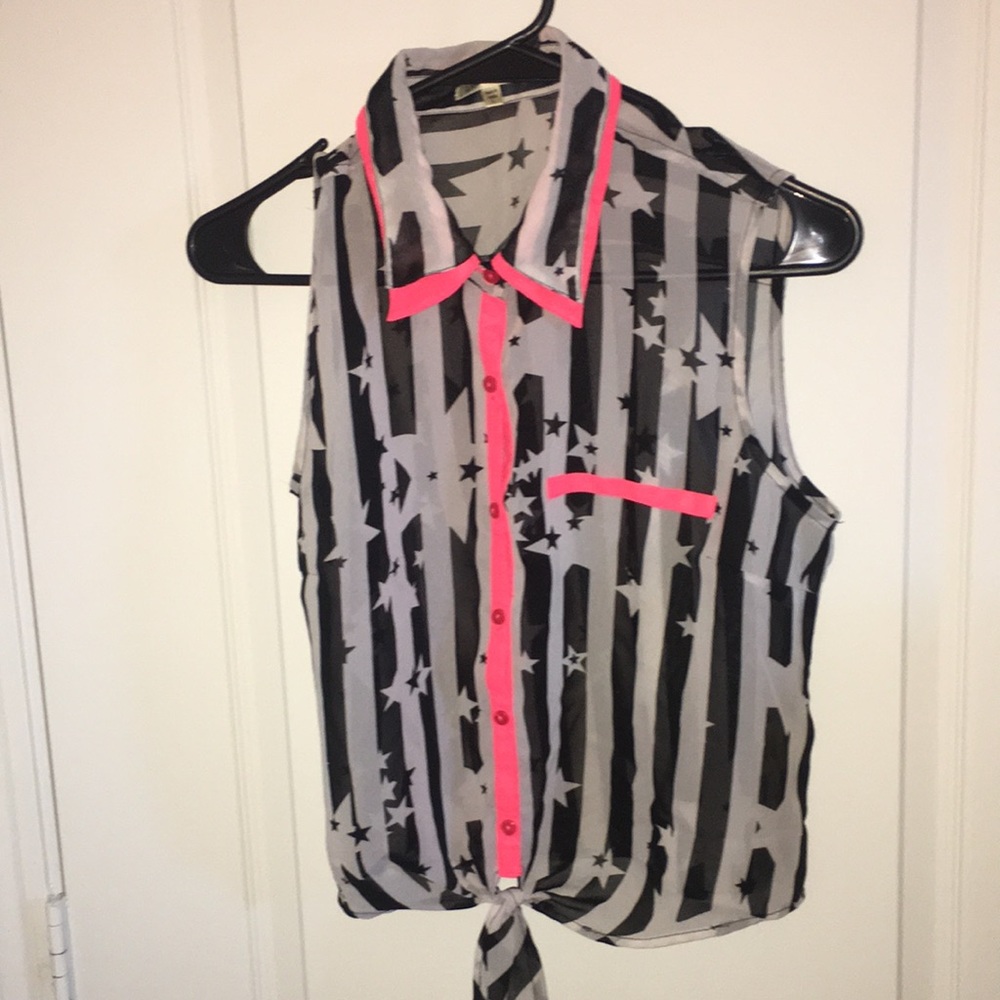 Cute tank w collar!
